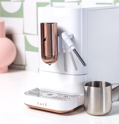Machine à expresso automatique Café™ Affetto C7CEBBS4RW3 avec mousseur à lait