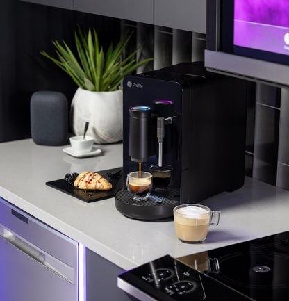 Machine à expresso automatique GE Profile™ P7CEBBS6RBB avec mousseur à lait