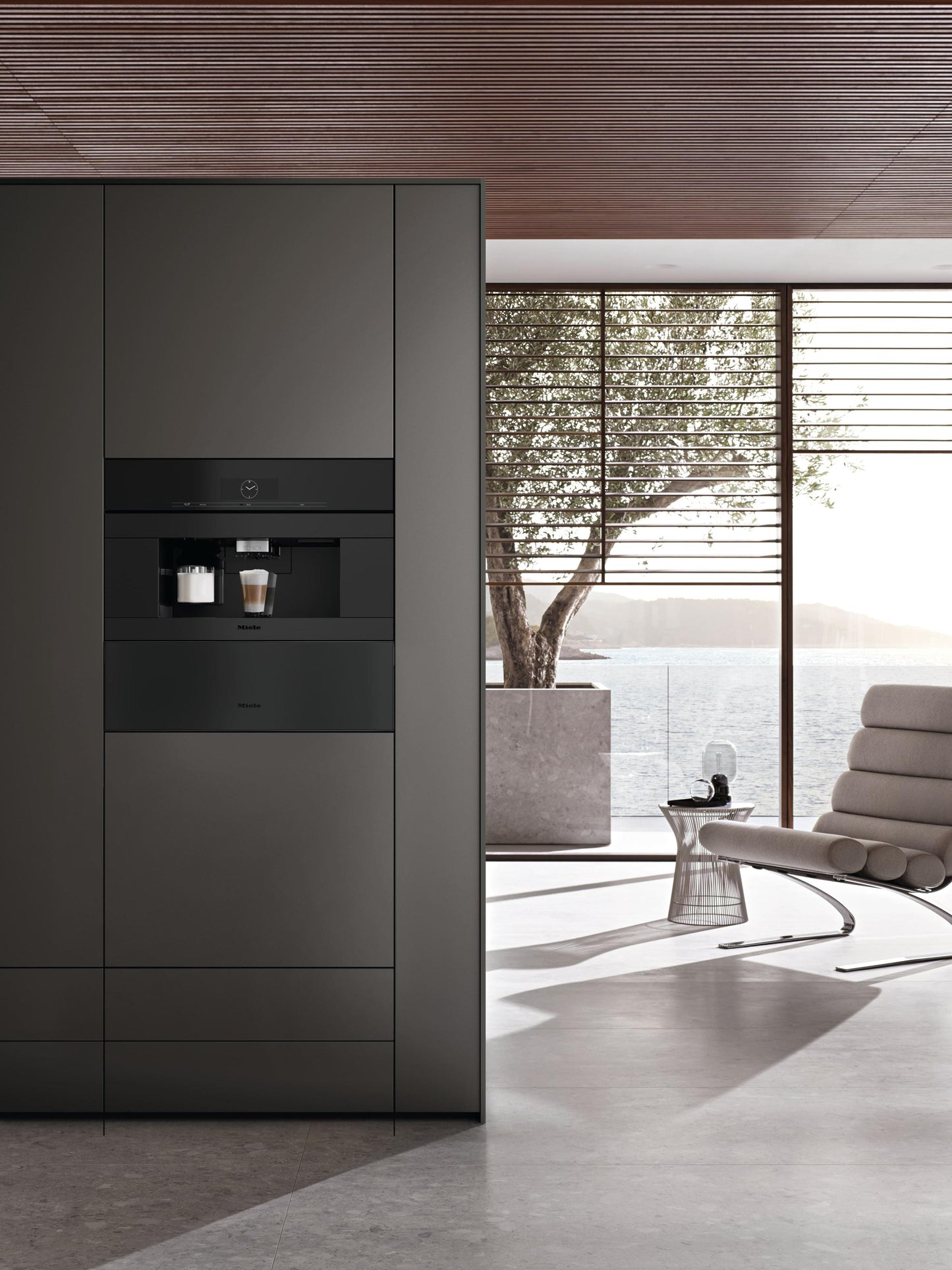 Miele CVA7875OBM CVA 7875 - Machine à café encastrable avec Directwater. Design parfaitement combinable avec Coffeeselect + détartrage automatique pour les exigences les plus élevées.