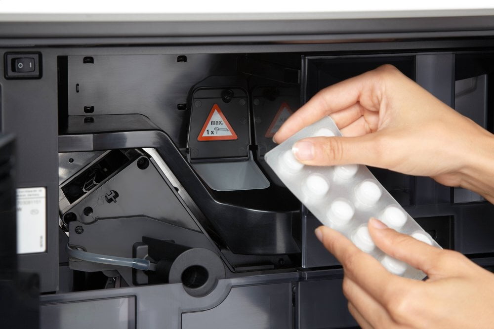 Machine à café encastrable Miele CVA6401W avec système de moussage à grains et fonction Onetouch pour deux préparations. Pour un café parfait.