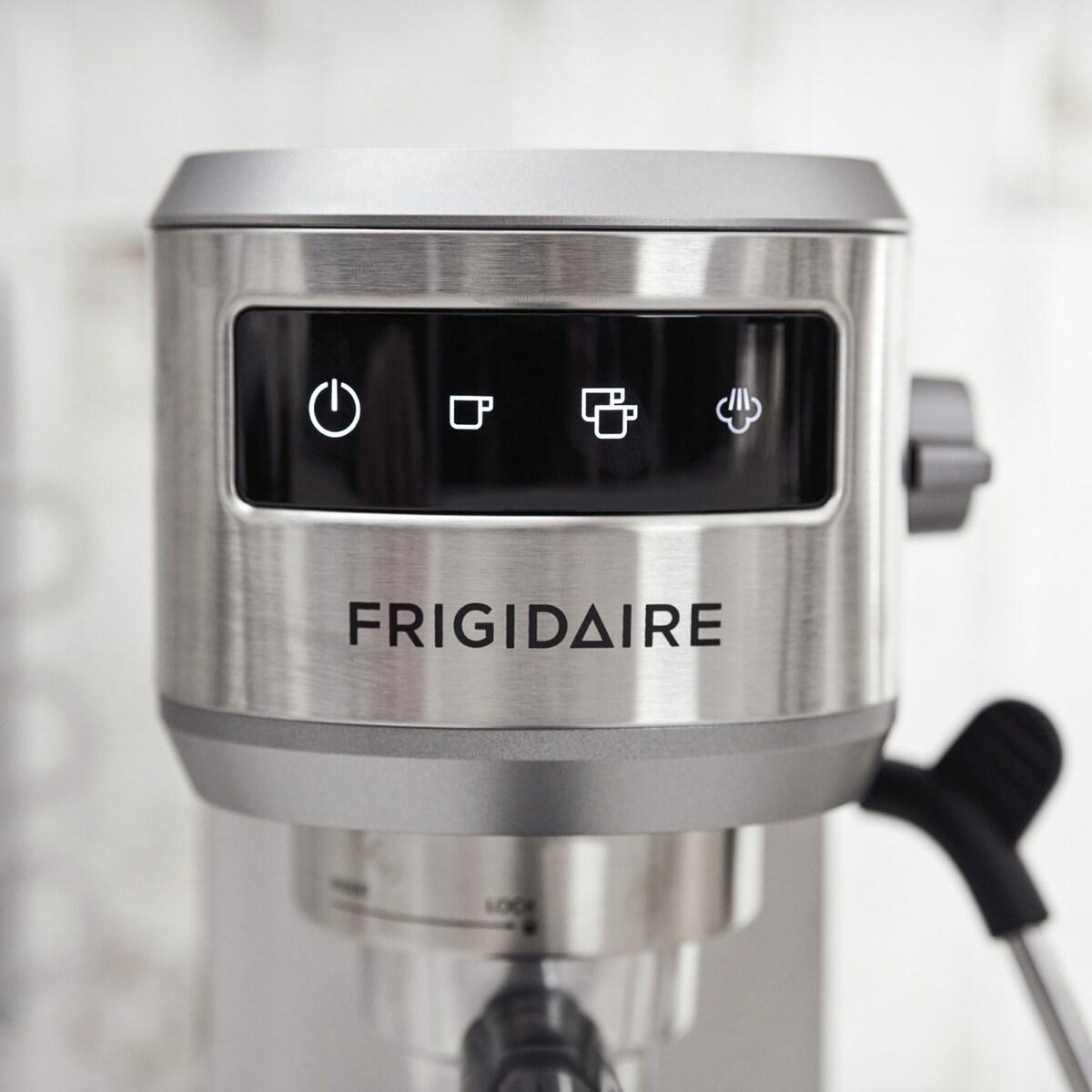 Machine à expresso vapeur Frigidaire FREM100SS