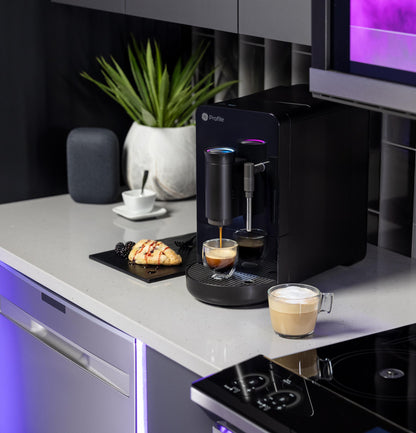 Machine à expresso automatique GE Profile™ P7CEBBS6RBB avec mousseur à lait