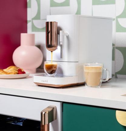 Machine à expresso automatique Café™ Affetto C7CEBBS4RW3 avec mousseur à lait