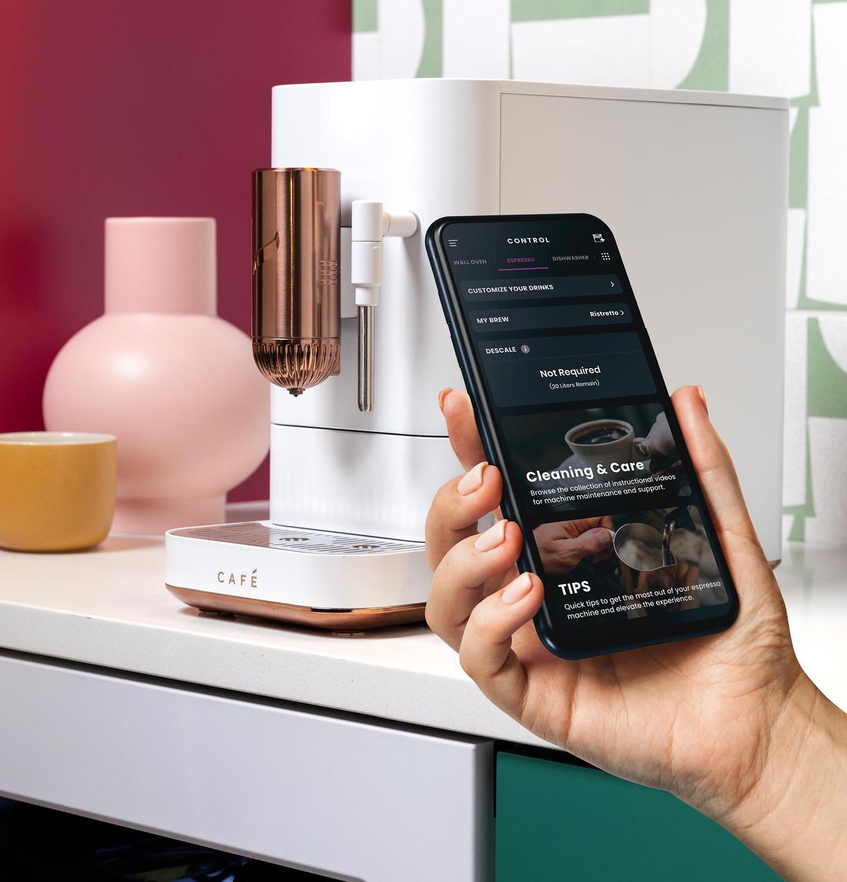 Machine à expresso automatique Café™ Affetto C7CEBBS4RW3 avec mousseur à lait