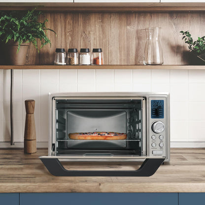 Four grille-pain à convection Danby DBTO0961ABSS de 25 L (0,9 pi³) avec technologie de friture à air chaud et affichage numérique LCD.