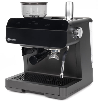 Machine à expresso semi-automatique GE Profile™ P7CESAS6RBB avec mousseur à lait