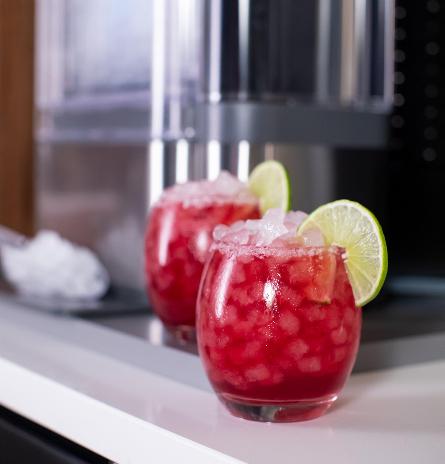 Machine à glaçons en pépites GE Profile™ Opal™ 2.0 avec réservoir latéral XPIO13SCSS