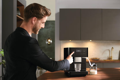 Miele CM6160OB Cm 6160 Milkperfection Noir Obsidien - Machine à café de comptoir avec connexion Wifi et une large sélection de cafés de spécialité pour une liberté maximale.