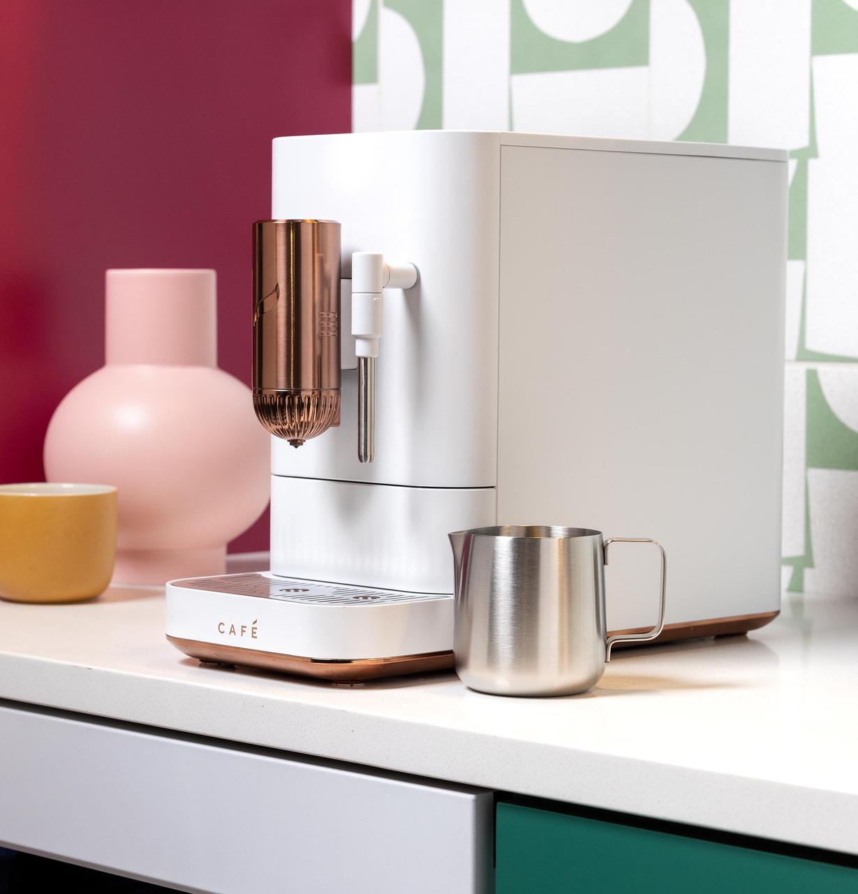 Machine à expresso automatique Café™ Affetto C7CEBBS4RW3 avec mousseur à lait