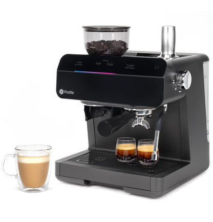 Machine à expresso semi-automatique GE Profile™ P7CESAS6RBB avec mousseur à lait