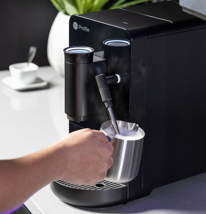 Machine à expresso automatique GE Profile™ P7CEBBS6RBB avec mousseur à lait